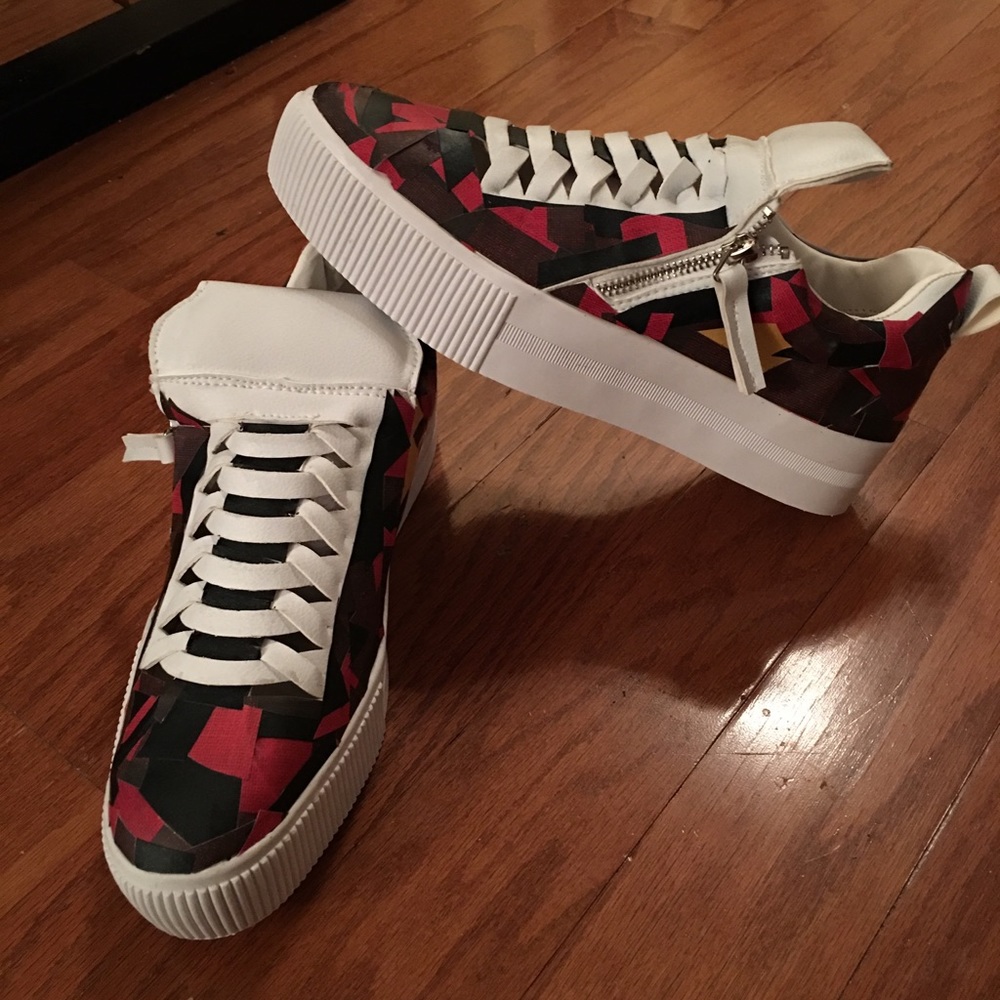 Customizable sneakers - Picture 2 of 2